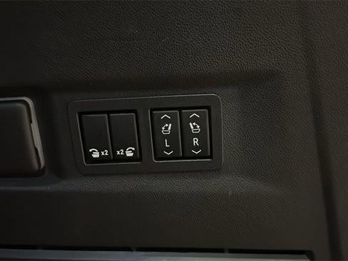 Used 2021 GMC Yukon AT4 w/ AT4 Premium Plus Package image 19