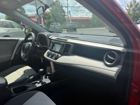 Used 2015 Toyota RAV4 LE FWD image 28