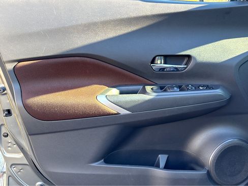 Used 2021 Nissan Kicks SR image 16