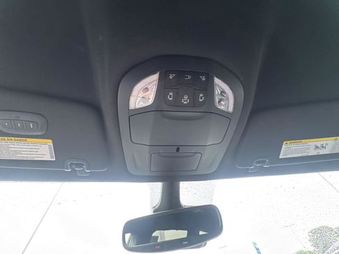 Used 2025 Chrysler Pacifica Select FWD image 26