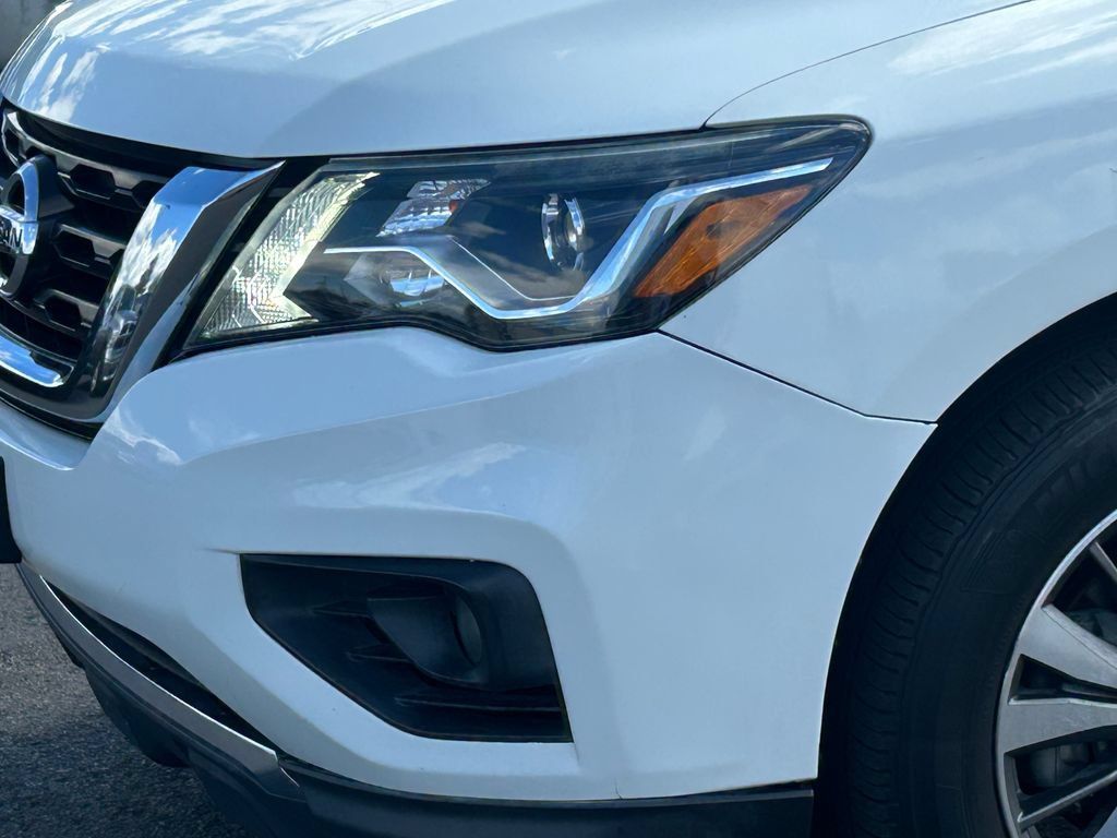 Used 2018 Nissan Pathfinder SV FWD image 12