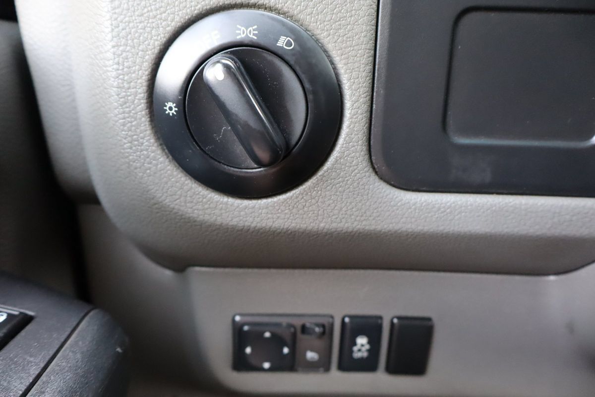 Used 2012 Nissan NV 3500 SV w/ Side Curtain Airbag Pkg RWD image 26