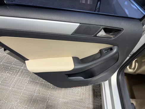 Used 2012 Volkswagen Jetta TDI FWD image 20
