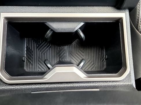 Certified 2025 Toyota Tacoma SR5 AWD/4WD image 32