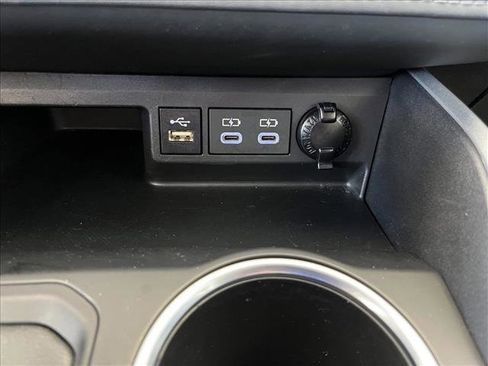 Used 2024 Toyota Highlander LE image 16