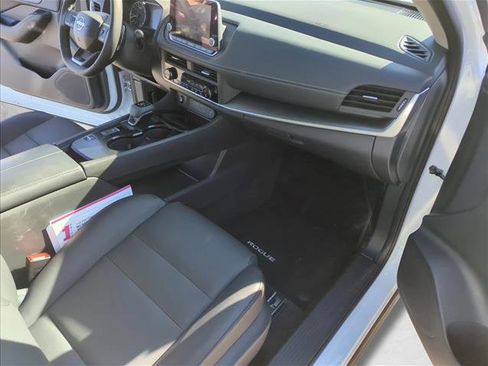 Certified 2025 Nissan Rogue SV w/ SV Premium Package image 23