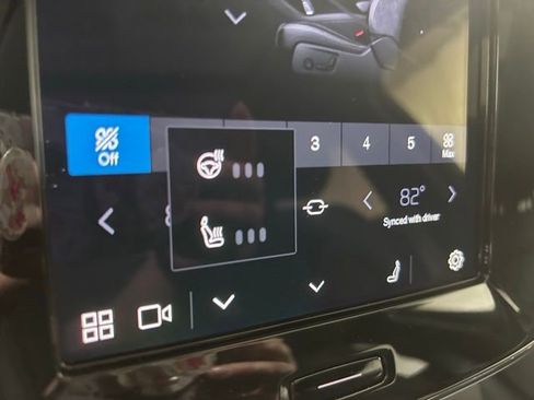 Used 2025 Volvo XC40 B5 Core image 21