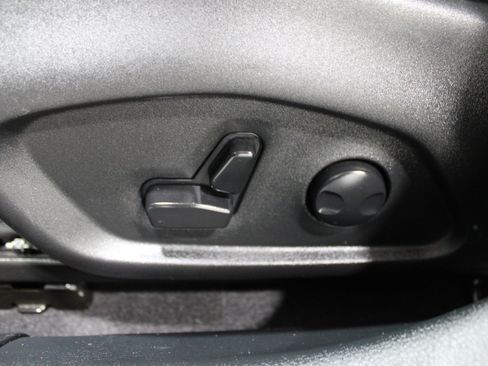 Used 2024 Jeep Compass Latitude image 4