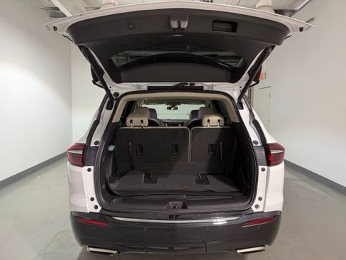 Used 2019 Buick Enclave Essence w/ LPO, Sport Appearance Package FWD image 8