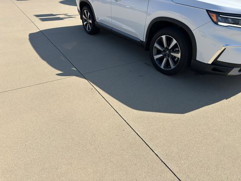 Used 2024 Honda Pilot Touring image 3