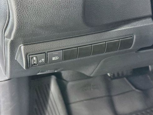 Used 2024 Toyota Corolla LE FWD image 15