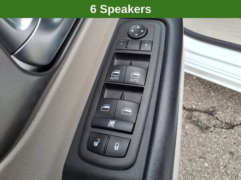 Used 2023 Chrysler Pacifica Touring-L FWD image 22