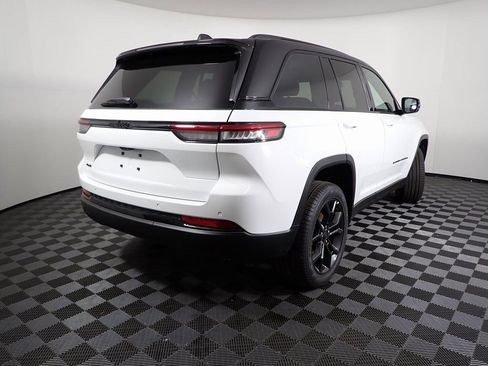 New 2025 Jeep Grand Cherokee Limited image 15