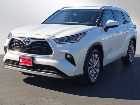 Certified 2022 Toyota Highlander Platinum image 7