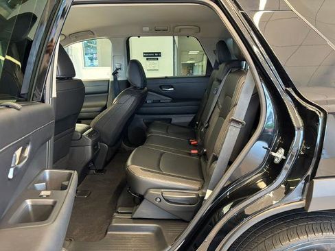 Certified 2024 Nissan Pathfinder SL w/ Cargo Package AWD/4WD image 28