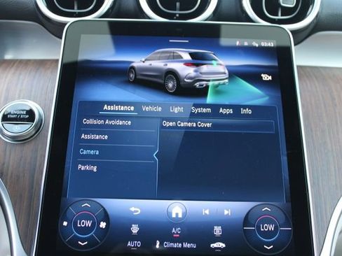 Used 2025 Mercedes-Benz GLC 300 image 32