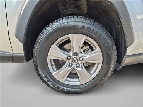 Used 2025 Toyota RAV4 XLE AWD/4WD image 23