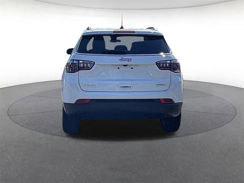 Used 2022 Jeep Compass Latitude image 4