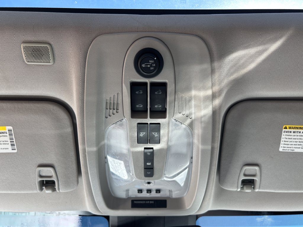Used 2017 Chevrolet Equinox Premier w/ Enhanced Convenience Package FWD image 19
