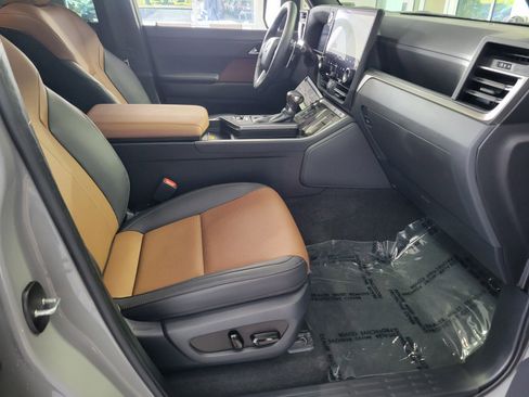 Certified 2025 Lexus GX 550 w/ Cold Area Package image 17