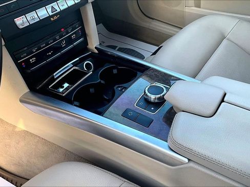Used 2016 Mercedes-Benz E 250 Sedan w/ Premium Package image 19