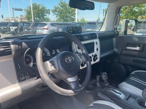 Used 2014 Toyota FJ Cruiser 4WD w/ Convenience Package image 9