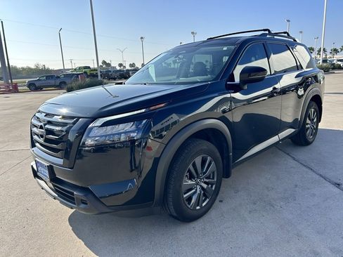 Certified 2024 Nissan Pathfinder SV w/ Black Appearance Package image 3