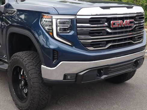 Used 2023 GMC Sierra 1500 SLT w/ SLT Premium Package AWD/4WD image 3