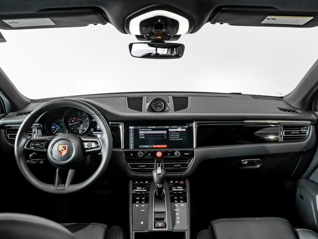 Certified 2026 Porsche Macan AWD/4WD image 19