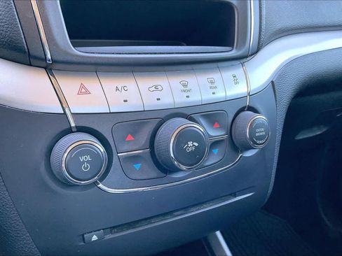 Used 2014 Dodge Journey SXT w/ Flexible Seating Group image 30