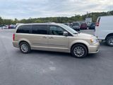 Used 2015 Chrysler Town & Country Touring-L w/ Driver Convenience Group image 4