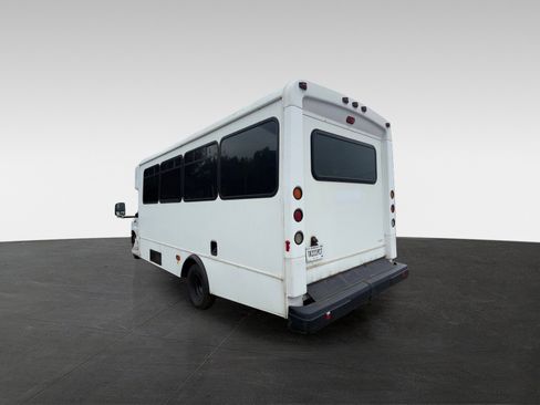 Used 2016 Ford E-450 and Econoline 450 Super Duty w/ Shuttle Bus Prep Package RWD image 3