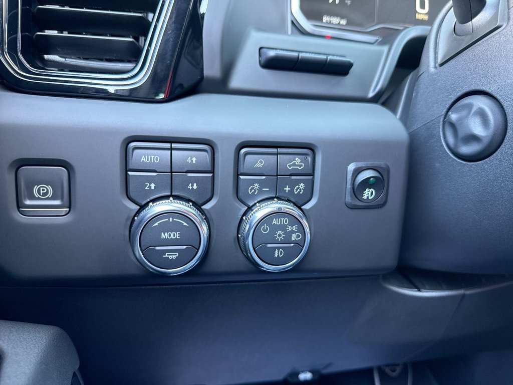 Used 2023 GMC Sierra 1500 AT4 w/ AT4 Premium Package AWD/4WD image 28