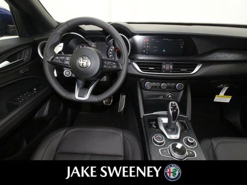 Used 2022 Alfa Romeo Stelvio Sprint image 14