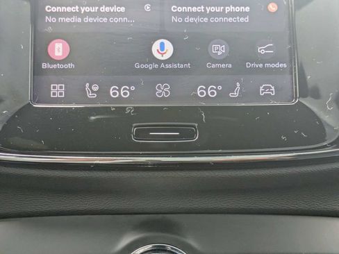 Certified 2025 Volvo XC40 B5 Plus AWD/4WD image 25