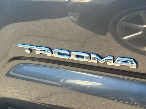 Used 2021 Toyota Tacoma TRD Off-Road w/ Technology Package AWD/4WD image 21