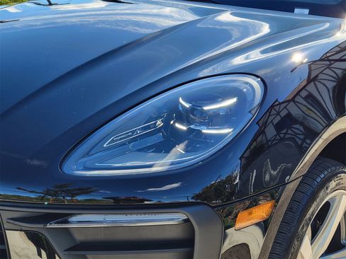 Used 2025 Porsche Macan image 36