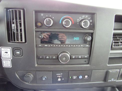 Used 2022 GMC Savana 3500 Extended w/ Power Convenience Package RWD image 34