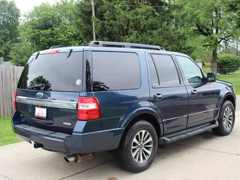 Used 2016 Ford Expedition XLT w/ Equipment Group 202A AWD/4WD image 9