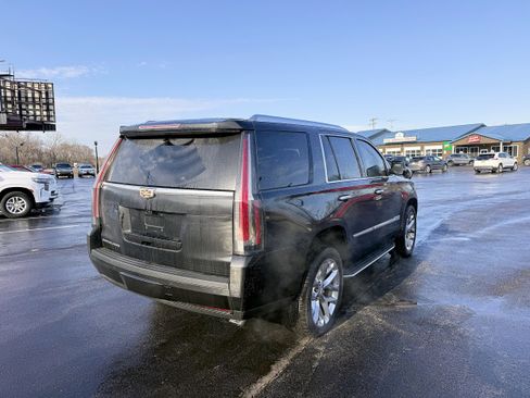 Used 2019 Cadillac Escalade Luxury image 9