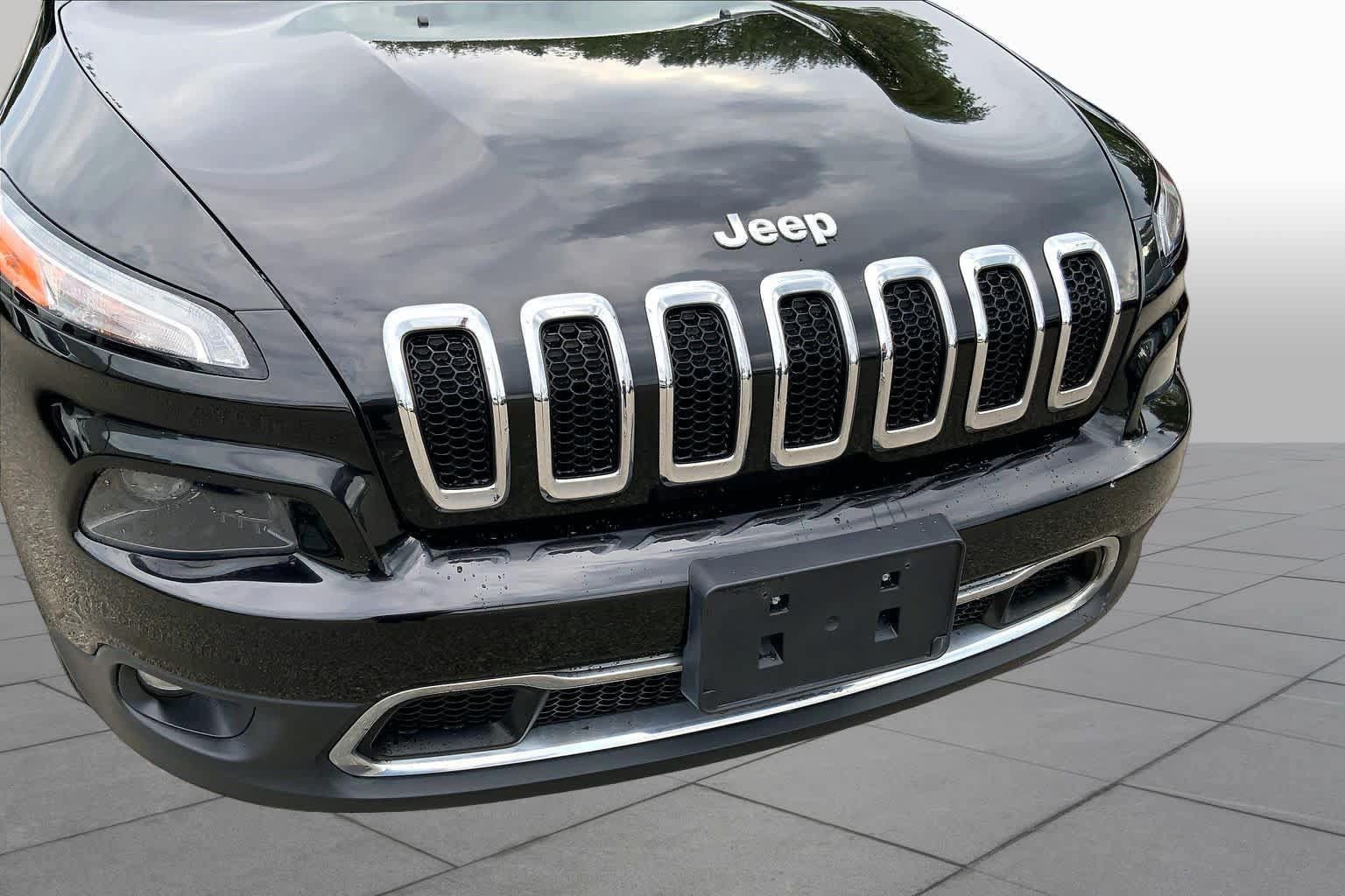 Used 2015 Jeep Cherokee Limited AWD/4WD image 32