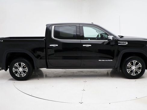 Used 2025 GMC Sierra 1500 SLT AWD/4WD image 3