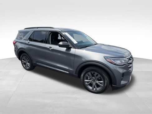 Used 2025 Ford Explorer Active w/ Active Comfort Package AWD/4WD image 3