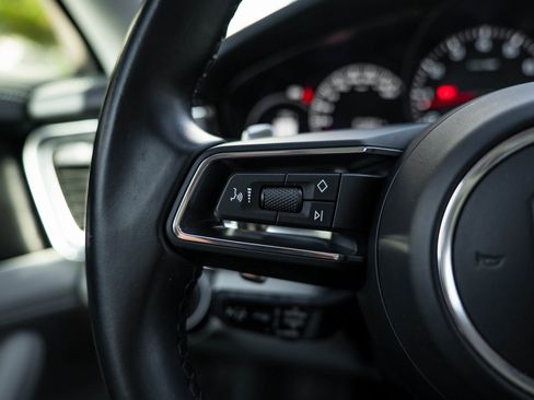 Used 2021 Porsche Panamera image 17