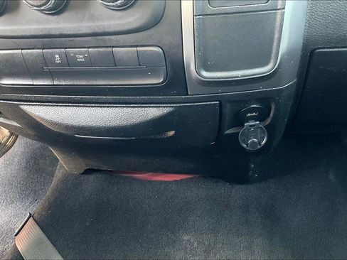 Used 2022 RAM 1500 Classic SLT AWD/4WD image 35