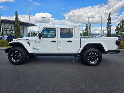 Used 2024 Jeep Gladiator Rubicon AWD/4WD image 4