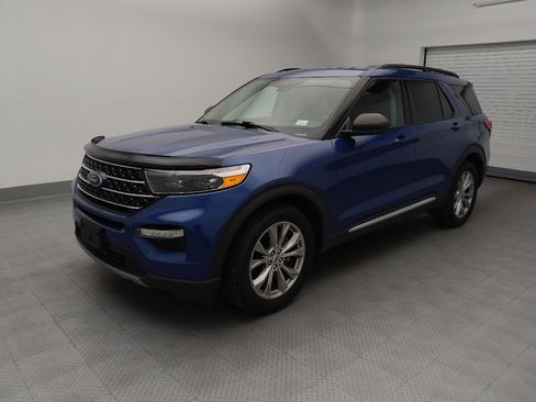 Used 2020 Ford Explorer XLT w/ Equipment Group 202A RWD image 2