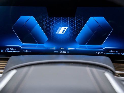 Used 2025 BMW X5 xDrive50e w/ Executive Package image 22