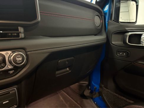 Used 2024 Jeep Wrangler Unlimited Rubicon AWD/4WD image 27