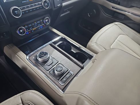 Used 2020 Ford Expedition Limited w/ Special Edition Package AWD/4WD image 32